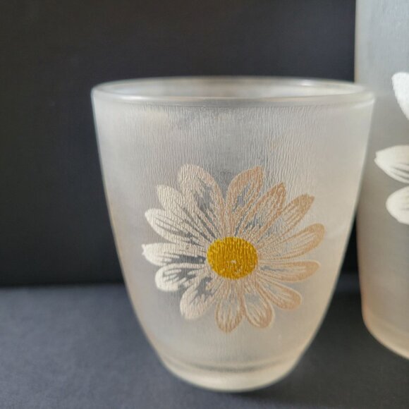 Vintage Set Of 3 Frosted Tumblers With Daisy Design - Picture 2 of 8